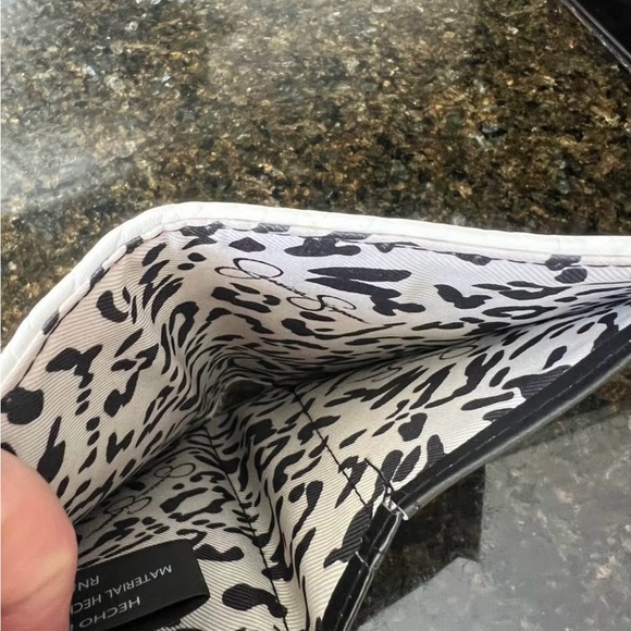 Jessica Simpson White Textured Wallet - Picture 4 of 4